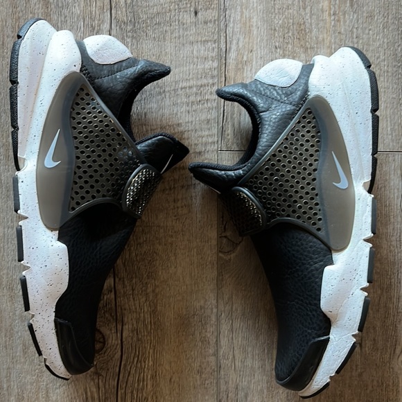 NIKE WMNS SOCK DART - Picture 2 of 4